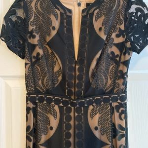 BCBGMAXAZRIA CAIILEAN LACE GOWN